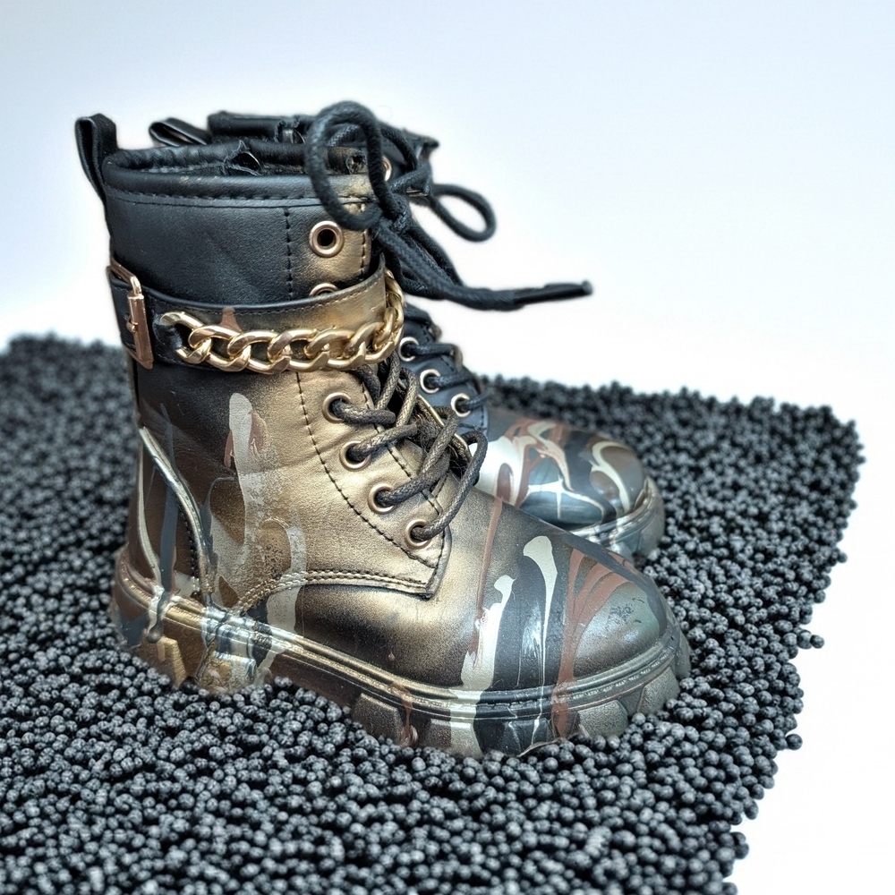 Glitzy n Glam Stylish Black Boots